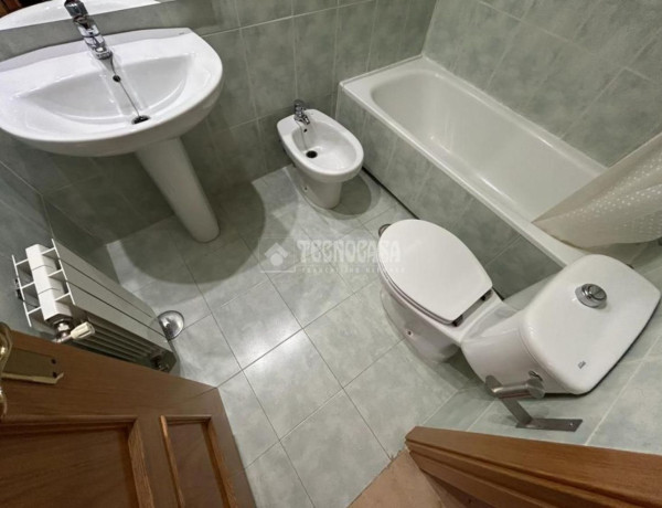 Alquiler de Ático en calle Médico Vicente Reyes, 17