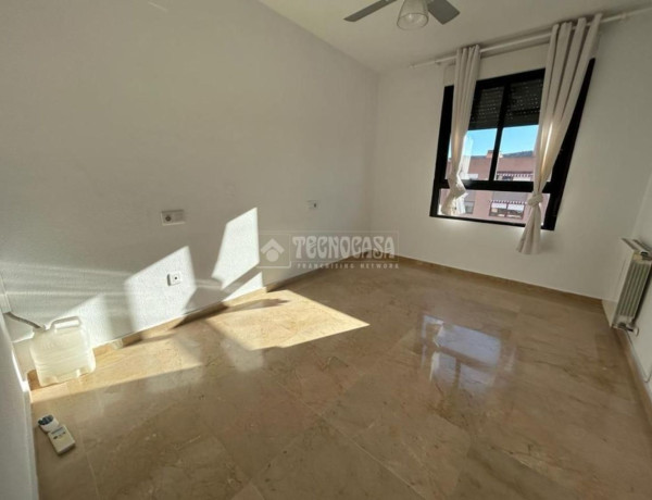 Alquiler de Ático en calle Médico Vicente Reyes, 17