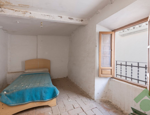 Chalet adosado en venta en calle Jardines