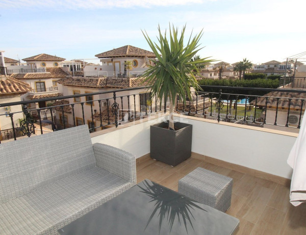 Chalet adosado en venta en calle Cuerda