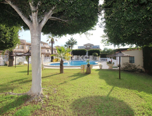 Chalet adosado en venta en calle Cuerda