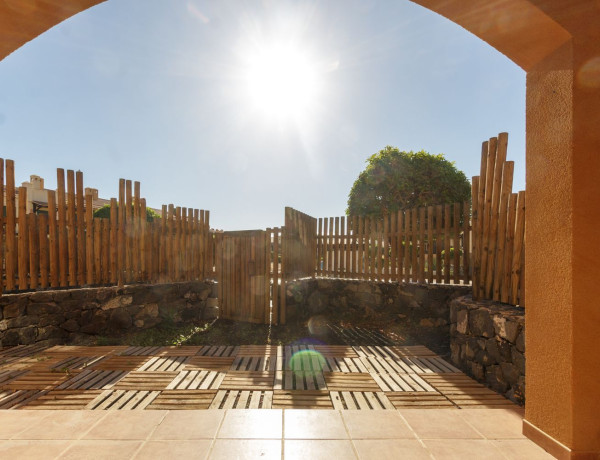 Chalet adosado en venta en calle de Las Higueras