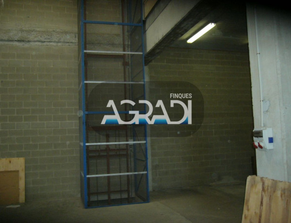Nave en venta en Amadeu Vives