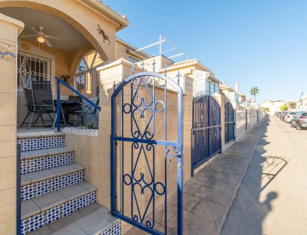 Chalet adosado en venta en calle Trepadora s/n