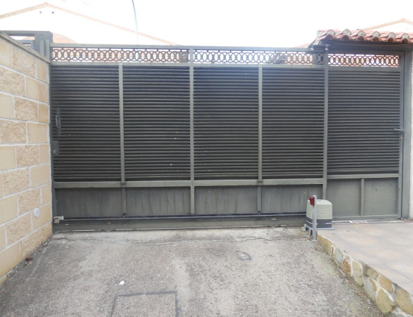 Chalet adosado en venta en calle Sorozábal, 45