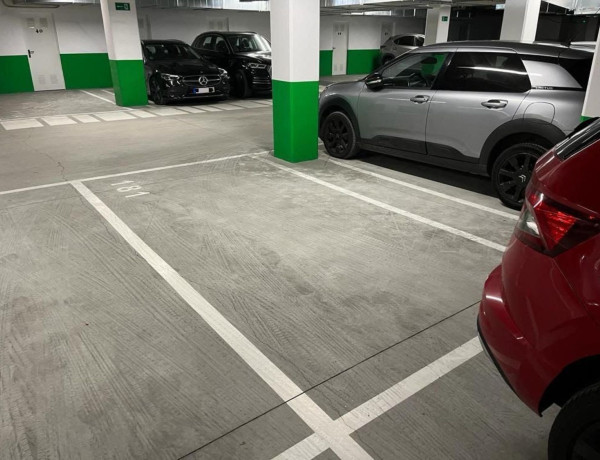 Alquiler de Garaje en calle Vasquida García, 5