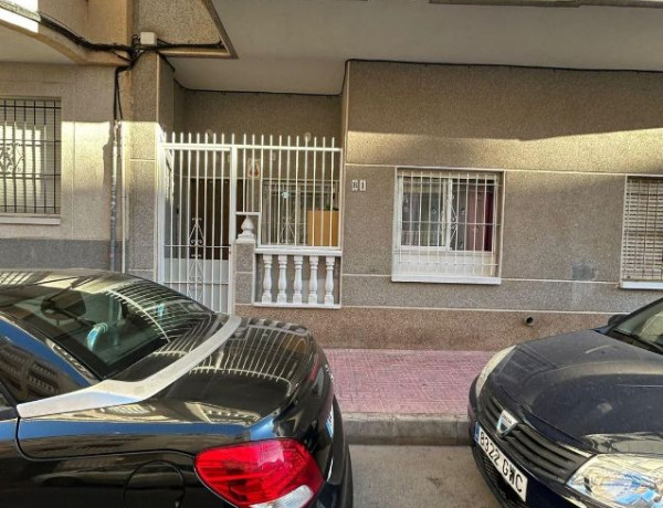 Piso en venta en calle Jacarilla, 4