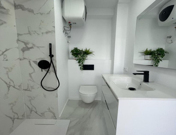 Piso en venta en calle Los Jazmines