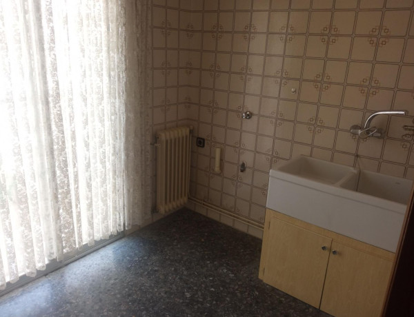 Piso en venta en Barri Santa Rosa