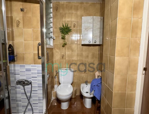 Piso en venta en elisenda de montcada