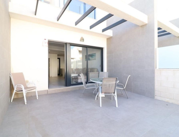 Chalet adosado en venta en calle Navia