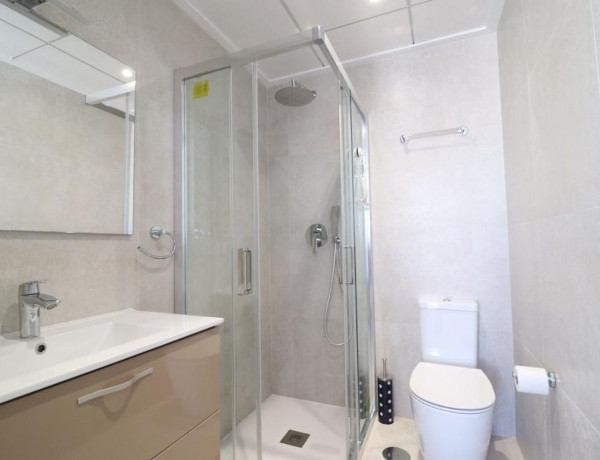 Chalet adosado en venta en calle Navia