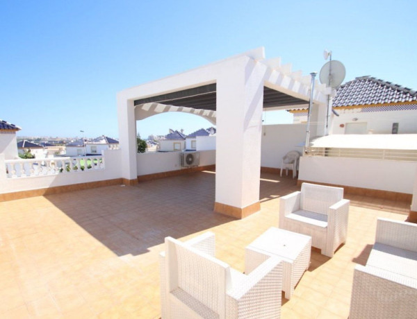 Chalet adosado en venta en Urbanización los Altos