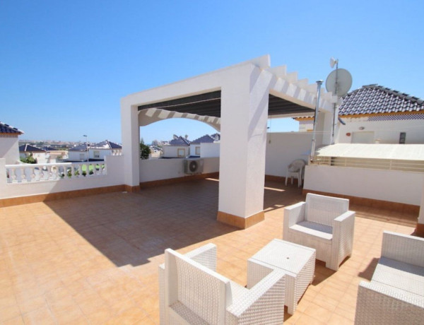 Chalet adosado en venta en Urbanización los Altos