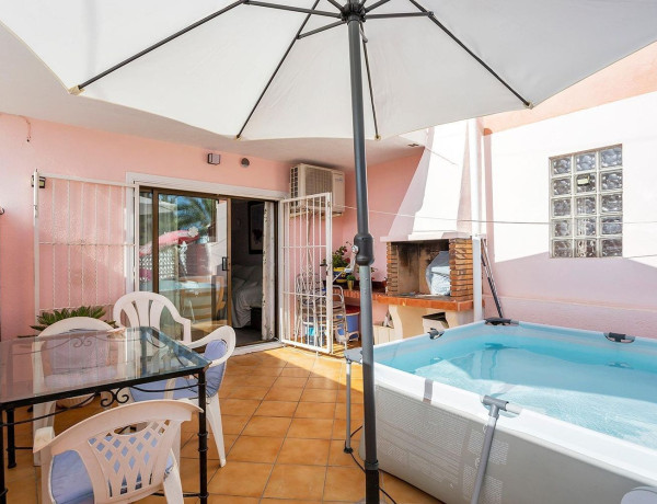 Chalet adosado en venta en calle Nervión s/n