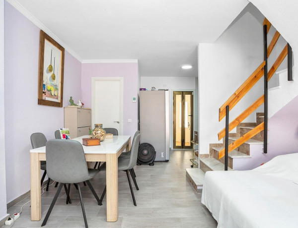 Chalet adosado en venta en calle Nervión s/n