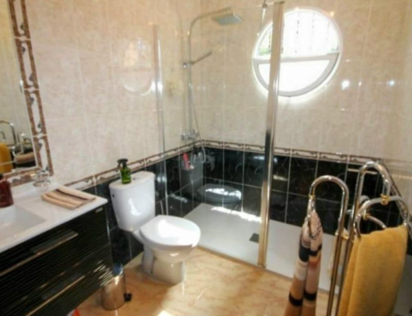 Casa o chalet independiente en venta en Villamartín-Las Filipinas