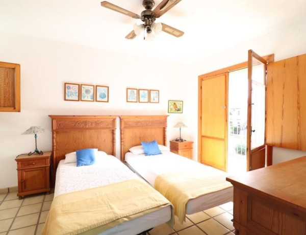 Chalet adosado en venta en avenida Ancla