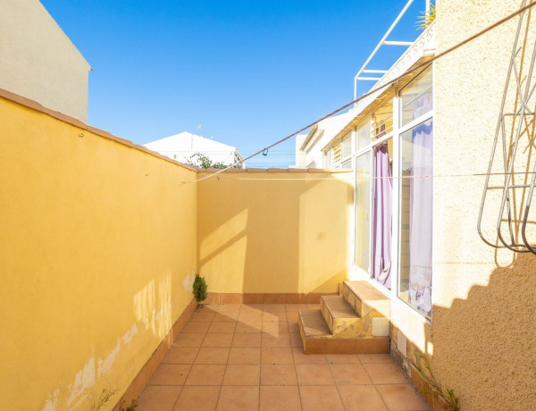 Chalet adosado en venta en calle Jacinto Benavente