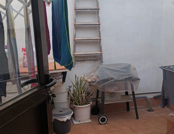 Chalet adosado en venta en calle Fornás