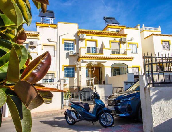 Chalet adosado en venta en avenida Escandinavia