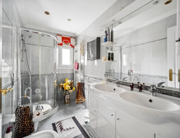 Chalet adosado en venta en calle Laurel Bal