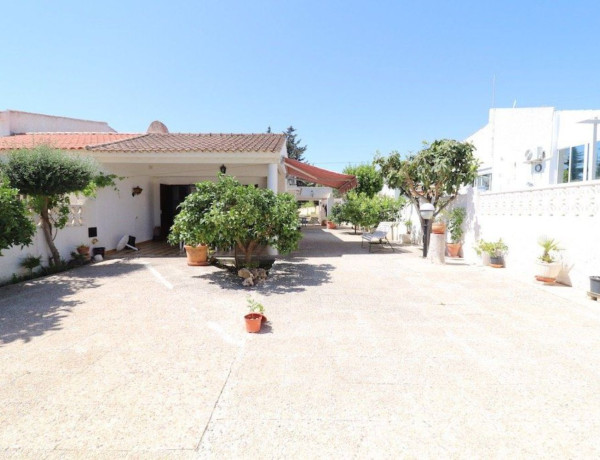 Chalet adosado en venta en avenida Ardillas-ldj