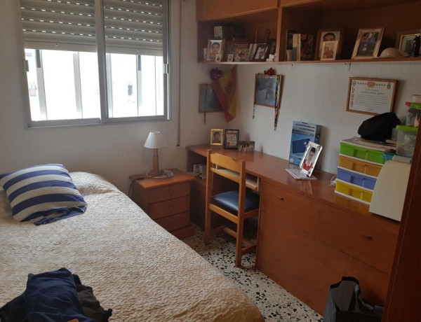 Piso en venta en avenida Adolfo Díaz Ambrona