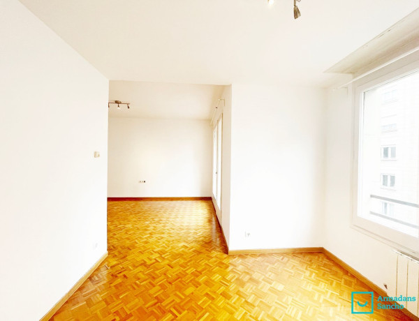 Alquiler de Piso en avenida de la Riera de Cassoles, 8 bis