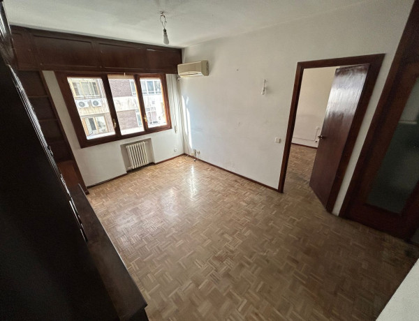 Piso en venta en calle de Andrés Mellado, 33