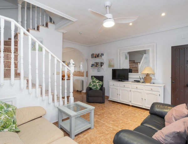 Chalet adosado en venta en calle Mayor