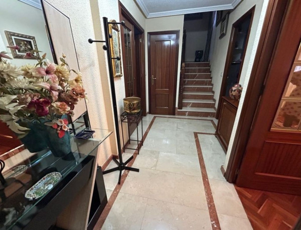 Chalet adosado en venta en calle de Rodrigo de Arana