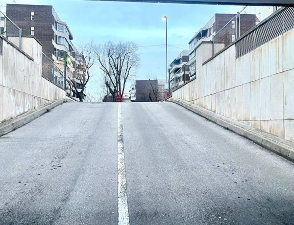 Garaje en venta en carretera de Canillas, 142