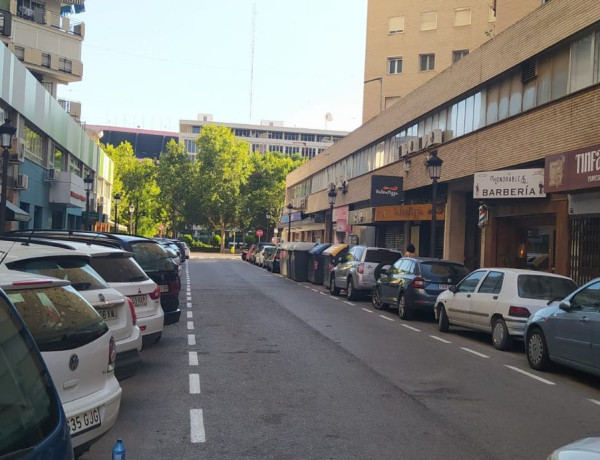 Local en venta en calle Ramón Gordillo