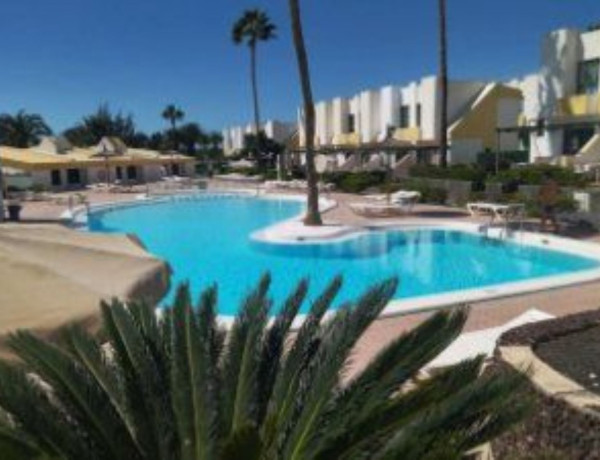 Chalet pareado en venta en calle Tauro