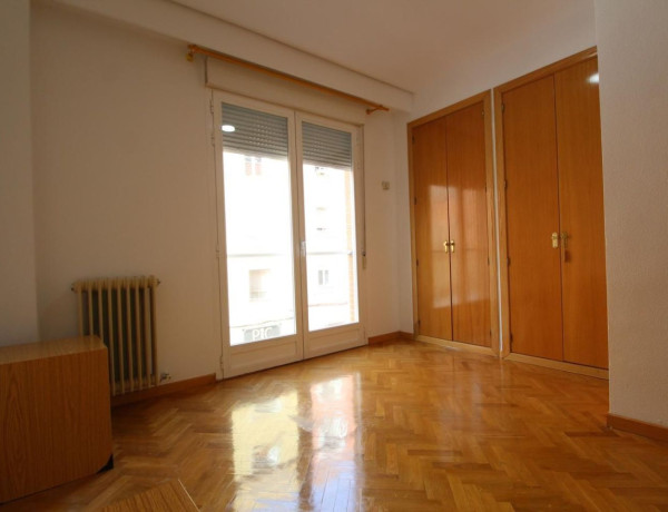 Alquiler de Piso en calle de Eugenio Salazar, 40