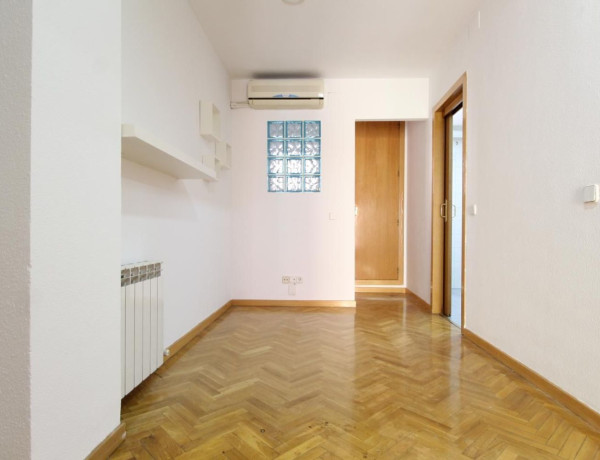 Alquiler de Piso en calle de Eugenio Salazar, 40