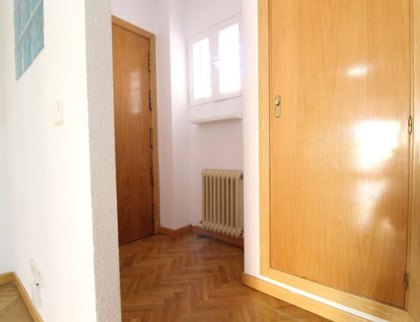 Alquiler de Piso en calle de Eugenio Salazar, 40