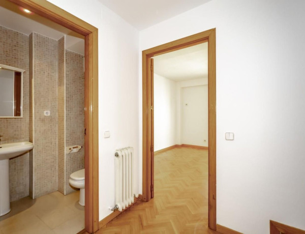 Alquiler de Piso en calle de Eugenio Salazar, 40