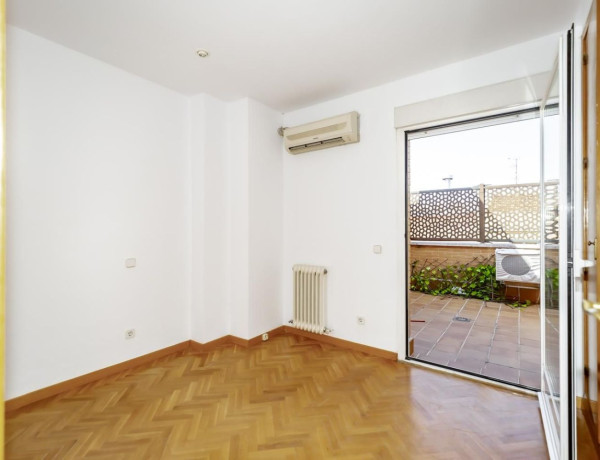 Alquiler de Piso en calle de Eugenio Salazar, 40