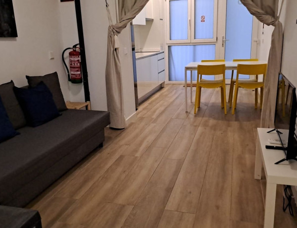 Alquiler de Piso en calle de Andrés Mellado, 33