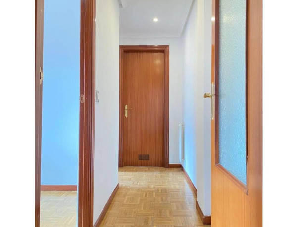 Piso en venta en calle Horacio Fernández Inguanzo