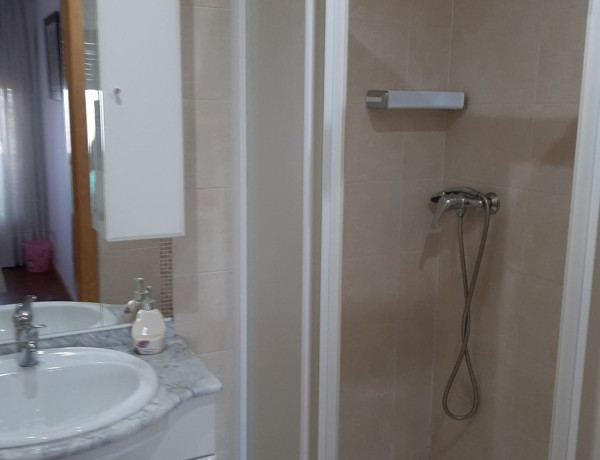 Piso en venta en calle llanos de nava