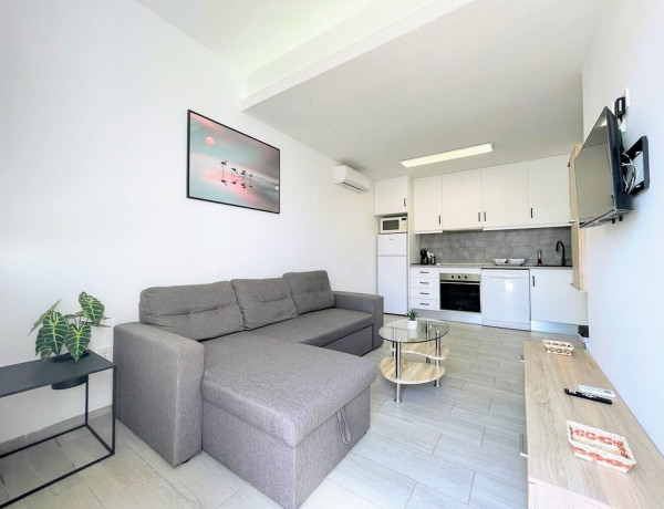 Chalet adosado en venta en calle Eucalipto