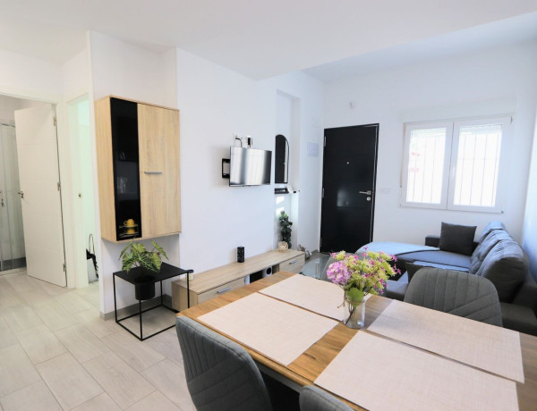 Chalet adosado en venta en calle Eucalipto