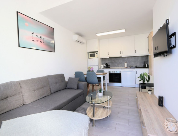 Chalet adosado en venta en calle Eucalipto