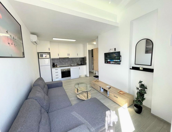 Chalet adosado en venta en calle Eucalipto