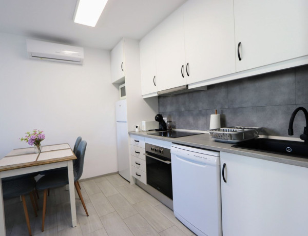 Chalet adosado en venta en calle Eucalipto