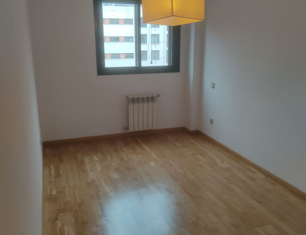 Alquiler de Piso en calle Rafael Bergamín, 16