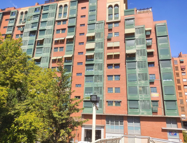 Alquiler de Piso en calle Rafael Bergamín, 16